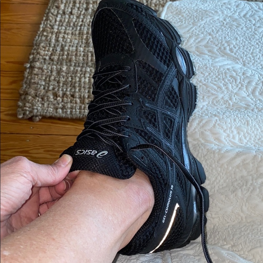 ASICS gel-cumulus 16 black ladies 9.5